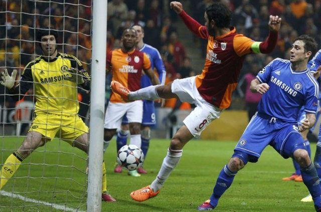 <p>Kaleci Cech'in, "Oynadığın en gürültülü stat hangisiydi?" sorusuna verdiği yanıt: Galatasaray</p>