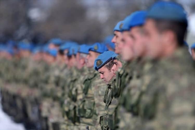 <p><strong>"KAHRAMAN KOMANDOLAR..."</strong></p>
<p>Menfur saldırıların, hiçbir zaman kendilerini yıldırmayacağını ifade eden Akar, "İcra ettiğimiz görevlerle milletin gururu olan 1. Komando Tugayının, kahraman komandoları, kendisine tevdi edilen görevleri geçmişte olduğu gibi gelecekte de artan bir azim ve kararlılıkla yerine getirmeye devam edecektir. Milletimizin ne zaman ihtiyacı olsa, <strong>'Peygamber Ocağı' kahraman ordumuzun siz fedakar Mehmetçikleri, daima göreve hazır oldunuz." </strong>diye konuştu. </p>