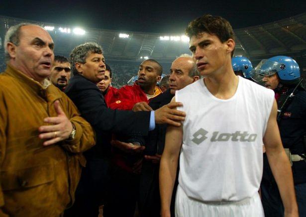<p>Olaylı Roma - Galatasaray maçından... Mircea Lucescu Arlos Capone</p>
