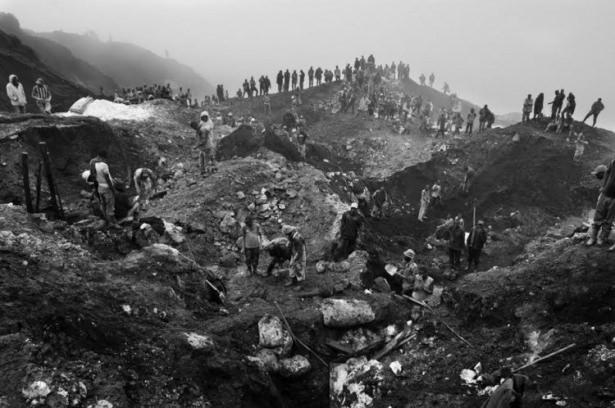 <p>Bu durum da koltan madencilerinin inanılmaz güç şartlarda çalışmasına yol açıyor.</p>

<p> </p>
