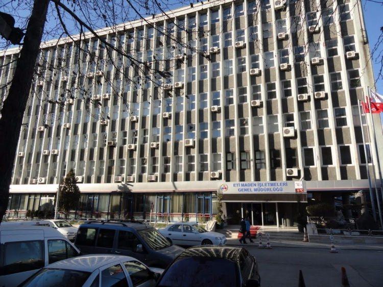 <p>1- Türkiye'ye katkısı ne olacak?</p>

<p>Türkiye'de ilk defa kurulan ve kalkınmanın önünü açacak Varlık Fonu, yıllık büyümeye 1.5 katkı sağlayacak. Türkiye'yi 2023'e taşıyacak mega projelerin finansmanını kolaylaştırıp yüzbinlerce kişiye istihdam sağlayacak.</p>
