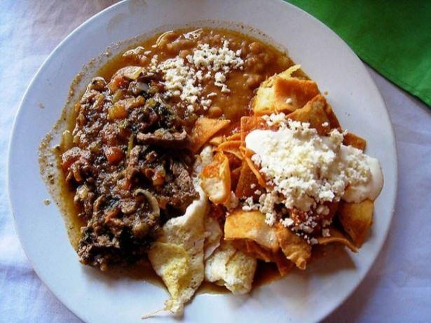 <p>Meksika kahvaltısı</p>

<p>Tortillasız Meksika kahvaltısı düşünülemez. Dana parçacıkları, tortilla, nacho, peynir ve fasulye Meksika kahvaltılarını süsler. ‘Huevos rancheros’ ise favori.</p>
