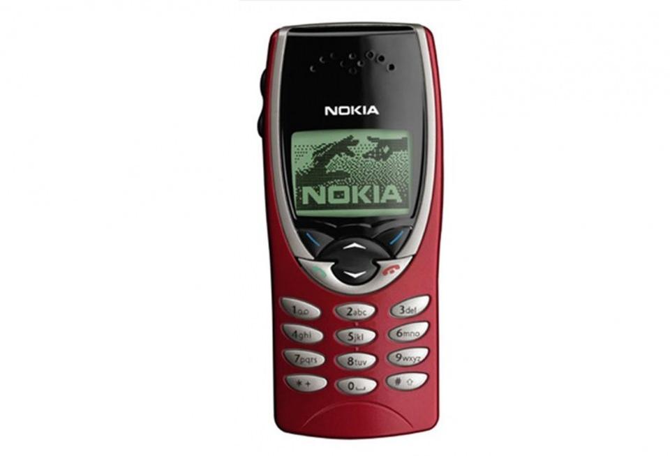 <p><strong>Nokia 8210 – 1999</strong><br />
<br />
Yenilikçi tasarımı ve değiştirilebilir kapaklarıyla popüler oldu.</p>

<p> </p>

<p> </p>
