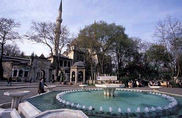 <p><strong>Eyüp Nüfusu:</strong> 325,532<br />
<strong>En çok hangi ilden vatandaş var:</strong> Giresun</p>
<p> </p>