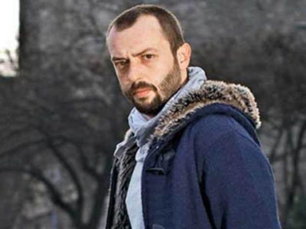 <p>İstanbul Üniversitesi Devlet Konservatuarı Tiyatro Bölümü'nden mezun oldu</p>
