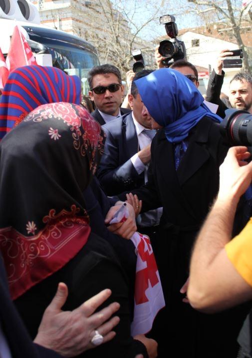 <p>Bakanlığa başladığı günden bu yana 31.654 hanede 186.777 kişi ile görüşen Bakan Kaya, 4.737 aileye destek verilmesini sağlamış. </p>
