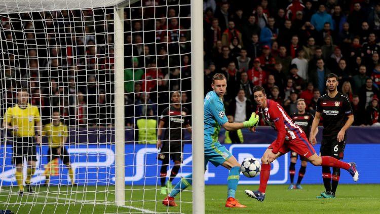 <p>68. dakikada Savic'in ters vuruşuyla skor 3-2 oldu. Oyuna sonradan dahil olan Fernando Torres, 87'de farkı bir kez daha ikiye çıkardı. Atletico Madrid 4-2'lik sonuçla büyük bir avantaj yakaladı.</p>
