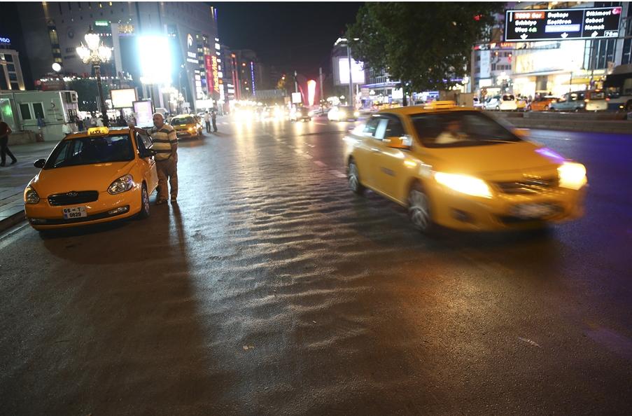 <p> Darbe girişiminin bastırılmasından sonra Kızılay Meydanı'ın ismi 15 Temmuz Kızılay Milli İrade Meydanı olarak değiştirildi.</p>