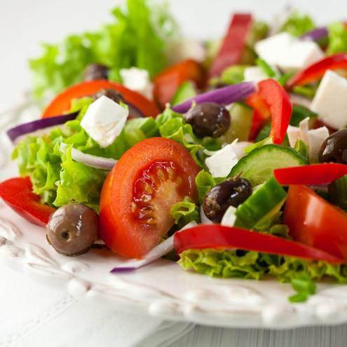 <p><strong>Salata</strong></p>

<p>Yemeklerde salata tüketmek, hem bol lifli olması nedeniyle hem de şeker içeriği bulunmamasından dolayı tok tutar, fazla yemeyi önler. İçine taze kırmızı biber, dereotu doğramak da tokluk derecesini artırır.</p>
