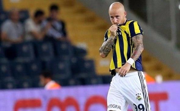 <p><strong>Miroslav Stoch</strong><br />
<br />
Fenerbahçe'de kalıcı olmak istediğini sezon başında ve şans da buldu. Ancak Advocaat ondan formayı aldı ve bir daha da teslim etmedi. Ayrılık yakın...</p>