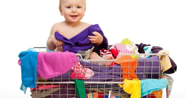 <p>Sentetik kumaşlı giysiler bebeğinizin cildine zarar vereceğinden dolayı bu tarz kıyafetleri tercih etmemelisiniz.</p>

