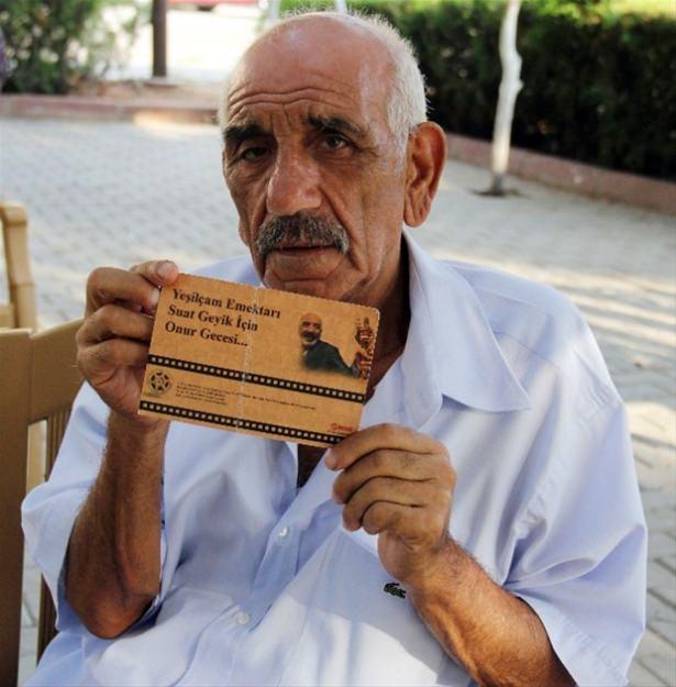 <p><strong>İRAN'DA ÖDÜL ALDI</strong></p>

<p>İran'da düzenlenen bir film festivalinde ise en iyi yardımcı erkek oyuncu ödülünü alan Geyik, son olarak Hanımın Çiftliği, Arka Sokaklar dizisinde küçük bir rol aldı.</p>
