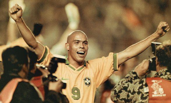 <p>Ronaldo (1997)</p>
