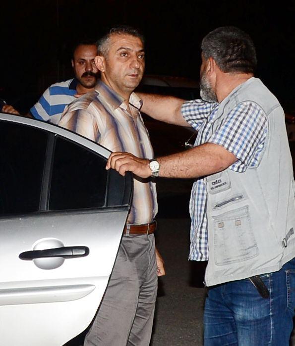 <p>Bitlis'te gözaltına alınan Tatvan 10. Komando Tugay Komutanı Tuğgeneral Arif Settar Afşar (solda) tutuklandı. </p>
