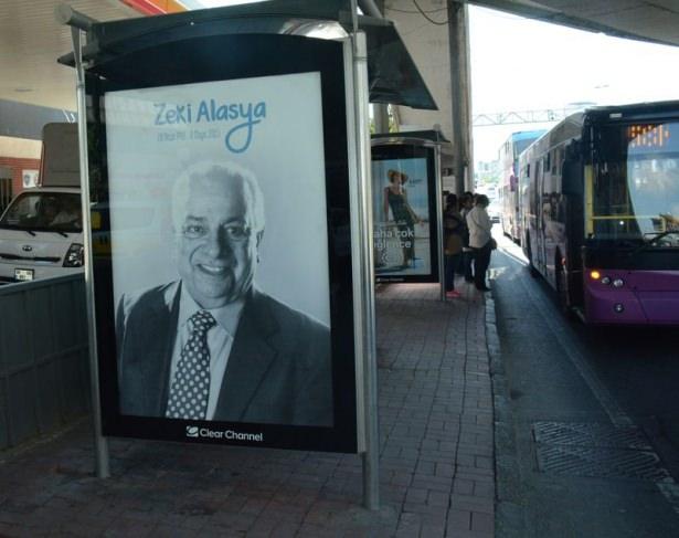 <div>ZEKİ ALASYA</div>

<div> </div>

<p>Topluma mal olmuş kişilerin anısına tasarlanan "Vefa Durakları Projesi" kapsamında hazırlanan özel görseller Proje kapsamında ilk olarak İstiklal Marşı'nın şairi Mehmet Akif Ersoy için özel durak tasarlanmıştı. Barış Manço, Prof. Dr. Necmettin Erbakan, Muhsin Yazıcıoğlu, Kayahan, Turgut Özal ve Zeki Alasya gibi isimler anısına özel duraklar yapıldı.</p>
