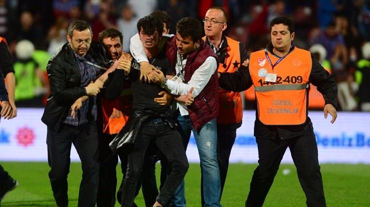 <p>İşte Trabzonspor - Fenerbahçe maçında yaşanan olaylar ile ilgili Trabzon yerel basınında çıkan manşetler...</p>

<p> </p>
