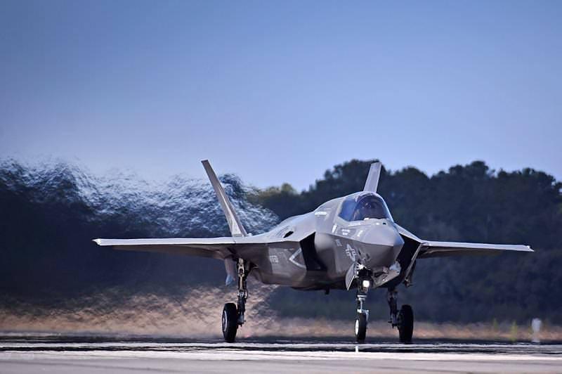 <p><strong>PİLOT EĞİTİMLERİ ABD'DE YAPILACAK</strong><br />
Bu uçaklar pilot eğitimleri amacıyla teslim alındıklarında ABD de görev yapacak ve müteakiben Türkiye'ye konuşlandırılacak.</p>