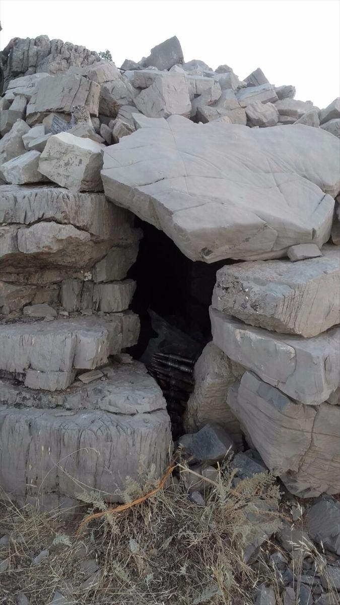 <p>Bölgede bugüne kadar yapılan terörle mücadele faaliyetleri çerçevesinde Çukurca bölgesinde 262, Hakkari’de 382 terörist etkisiz hale getirildi.</p>
<p> </p>
