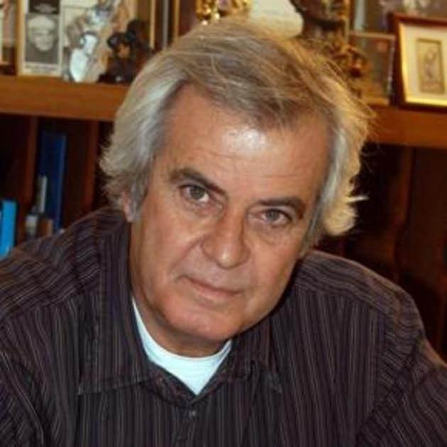 <p>Yıldız Teknik Üniversitesi, Makina Mühendisliği ve Gazetecilik Enstitüsü'nden mezun oldu</p>
