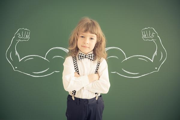 <p><strong>YÜKSEK DERECELİ BİLİNÇ VE AÇIKGÖZLÜLÜK</strong></p>
<p>Eğer bebeğiniz ileri zekalı ise çevresindeki tanıdıklarıyla seslerini rahatlıkla ilişkilendirebilir. Böyle çocuklar her zaman etrafının farkındadır. Öyle farkındalardır ki çevresindeki bireylerin yaptığı <strong>değişiklikleri anında fark ederler</strong>.</p>