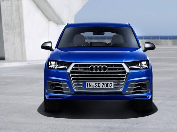 <p>8 ileri otomatik şanzımanın tercih edildiği otomobil, elektrikli turbo beslemeye sahip motoruyla düşük devirlerde de kolayca hızlanabiliyor.</p>