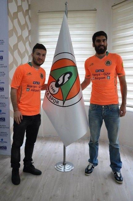 <p>Alanyaspor (GELENLER)<br />
<br />
Kaleciler Zdenek Zlamal Bohemians 1905 Savunma Abdoulaye Ba Porto Carlos Garcia M.Tel Aviv Birol Parlak Kayserispor Oleksandr Kaplienko Metalist Berkan Emir Kayserispor Erhan Kartal Kasımpaşa Akeem Latifu PFK Stal Orta saha İsaac Sackey S.Liberec Taha Yalçıner Samsunspor Gökay Iravul Fenerbahçe İsmail Aissati T.Grozny Emre Akbaba Antalyaspor Donald Guerrier W.Krakow Daniel Candeias Benfica Forvet Sajjad Shahbazzadeb Esteghlal</p>
