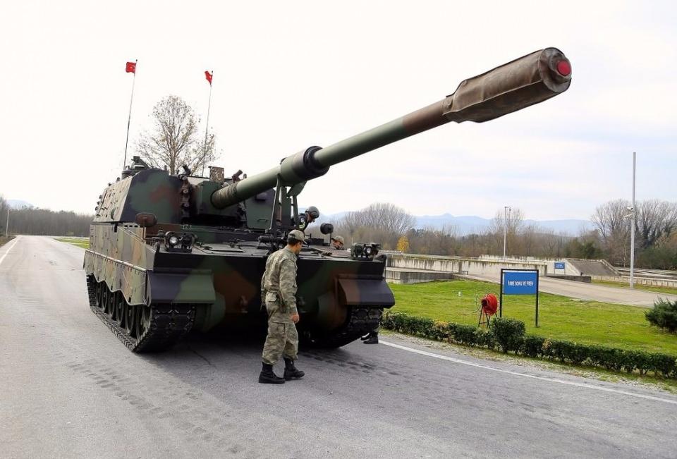 <p>Fırtına hareket halindeyken 30sn. içinde atış görevine hazır olabilmekte ve ilk 15sn. içinde ani atış (darbe) olmak üzere 8 atımlık bir atış görevini bir dakika içinde tamamlaybilmektedir.</p>

<p> </p>

<p> </p>
