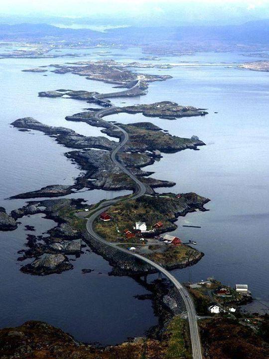 <p>Norveç'te bulunan "Atlanterhavsveien Yolu" (Atlantik Yolu), 1989 yılında hizmete açılmış.</p>

<p> </p>

