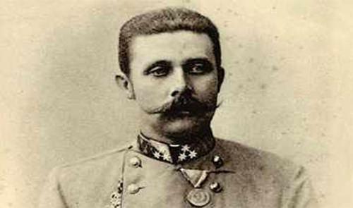 <p>18. Arşidük Franz Ferdinand’ın şoförünün, yanlış yola girip arabayı suikastçı Gavrilo Princip’in bulunduğu yere sürmesi</p>
