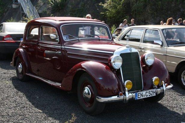 <p>Mercedes severler Almanya'nın Hattingen kentinde buluştu. Mercedes kulübü tarafından her sene düzenlenen etkinlik kapsamında Mercedes klasikleri ve son model Mercedes'ler bir araya geldi. İşte o otomobiller....</p>
<p> </p>