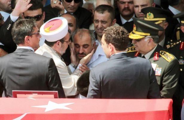 <p>Cenaze namazını Diyanet İşleri Başkanı Mehmet Görmez kıldırdı.</p>

<p> </p>
