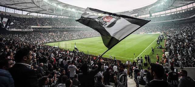 <p>Çok yerden talep var. Eğer şampiyon olursak Karadeniz'de, Güneydoğu'da bir şeyler yapmak istiyorum. </p>
