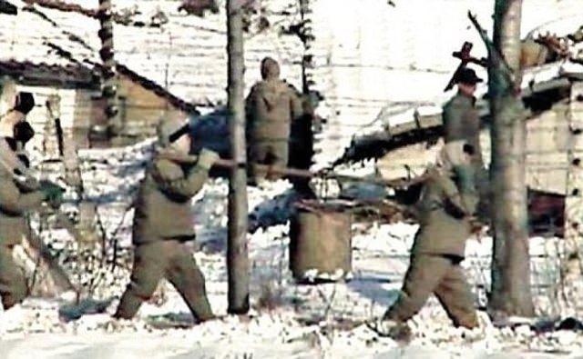 <p>1937'deki kitlesel terör ile birlikte GULAG'lara bir yıl içinde 800 bin yeni mahkum geldi ve toplam mahkum sayısı 2 milyonu aştı. Aynı zamanda 1936'da 1.118 idam cezası infaz edilirken bu rakam 1937'de 353 bin 074'e yükseldi.</p>