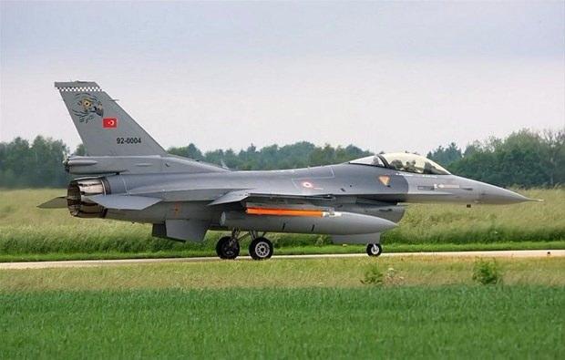 <p><strong>5 Haziran 2002, İzmir - Çiğli</strong><br />
<br />
Pilot Üsteğmen Oğuz Yenen, yönetimindeki F-16 arızalanınca üç kez alana indirmek istedi ancak son denemesinde uçak parçalandı. Pilot da şehit oldu.</p>
<p> </p>
<p> </p>