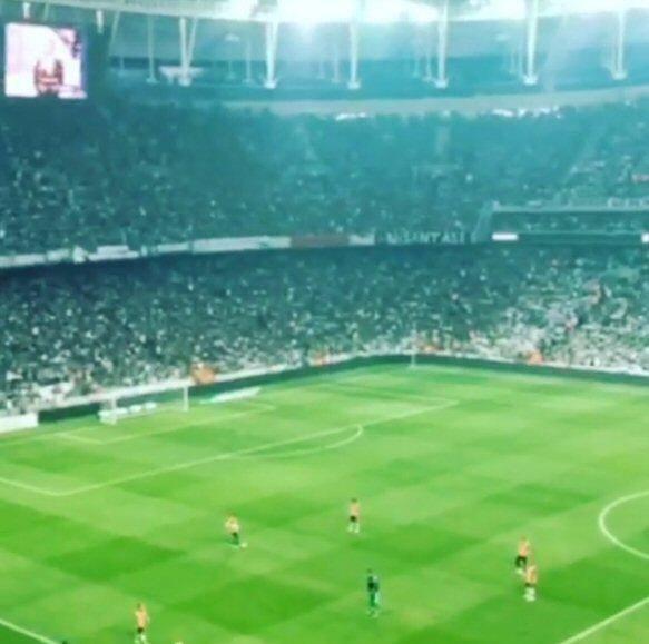 <p>Hakan Peker: "DJ Uyuma Hakan Peker çalsana"</p>
