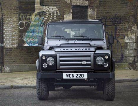 <p>2015 model Land Rover Defender</p>
