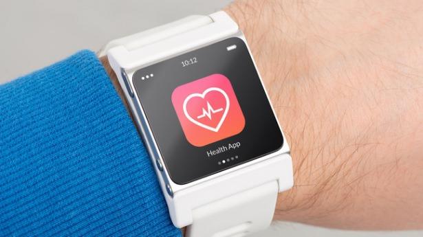 <p>Mobil Sağlık Denetimi</p>

<p>2014 yılıyla beraber telefonlarımız ile yapabildiğimiz. nabız ve kalori yakımı ölçümlerinin yanı sıra vücudumuzdaki vitamin ve minarelleri ölçen Vitastiq gibi bazı gelişmeler de görüldü. Bunların yanına ek olarak 2015 yılıyla beraber akıllı cihazlarımız ile (ya da bazı aparatlarla beraber) bu sağlık kontrollerinin çeşitliliğinde artış bekleniyor. Ayrıca giyilebilir teknolojilerin de yaygınlaşmasıyla bu teknolojiye eklenecek özelliklerle ve şu anda revaçta olan ve daha da geliştirilecek mobil sağlık uygulamaları ile beraber sağlığımızı bu cihazlar ile güncel olarak konrtol edebilmemiz mümkün olacak.</p>
