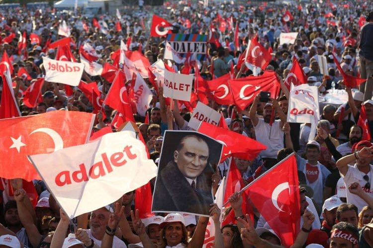 <p>09.07.2017 tarihinde ilimiz Maltepe ilçesindeki miting alanında Cumhuriyet Halk Partisi tarafından düzenlenen mitingin katılımcı sayısı ile ilgili çeşitli basın yayın organlarında İstanbul Emniyet Müdürlüğü kaynak gösterilerek bazı değerlendirmelerde bulunulmuştur.</p>
