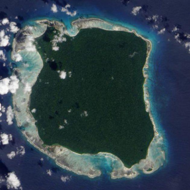 13)Andaman Adaları´ndan Kuzey Sentiel Adası´nda yaşayan Sentinelese Kabilesi´nin yaşadığı bu ada 50-200 kişilik nüfusa sahip. 2004´te Tsunami felaketinden sonra Hindistan´ın bölgeye inceleme için gönderdiği bir helikopteri ateşli oklarla vurdular.