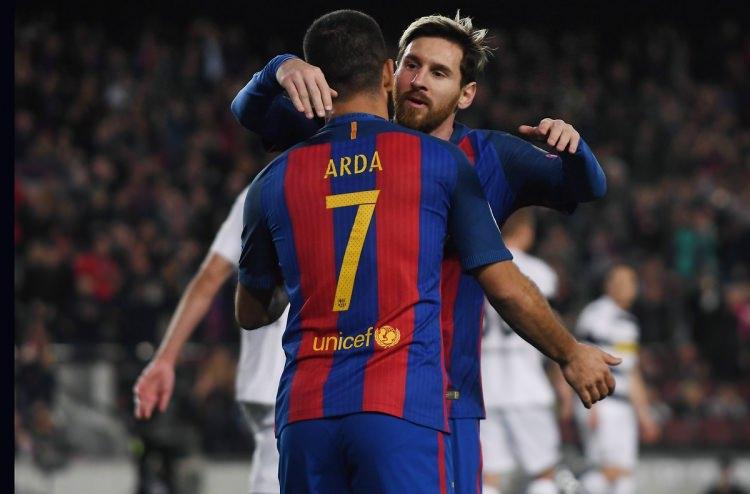 <p>Real Madrid maçı sonrası Arda Turan'a sert eleştirilerde bulunan Katalan basını da dün geceki performansın ardından milli oyuncu hakkında övgü dolu sözlerle bahsetti.</p>
