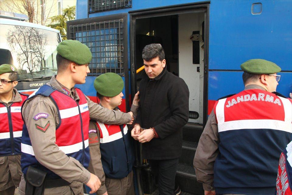 <p>Duruşma, tutuksuz sanıklardan İbrahim Ramazanoğlu ile Ahmet Durna'nın savunmaları ile devam etti. </p>

<p> </p>
