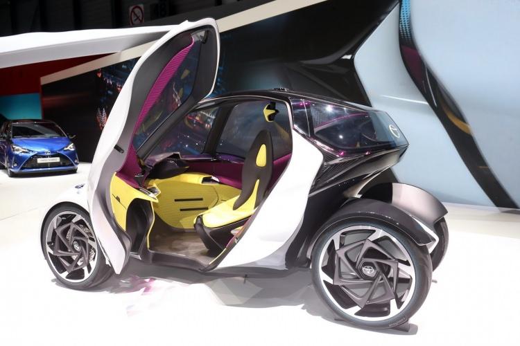 <p>Toyota i-TRIL</p>
