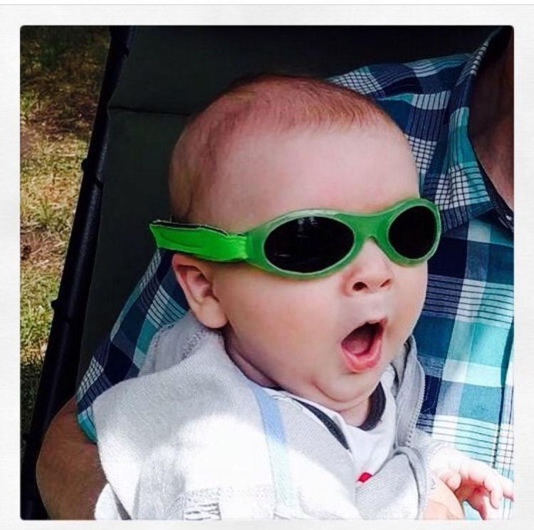 <p>Göz sağlığının korunması açısından hem yetişkinler tarafından hem de bebekler için oldukça önemli olan güneş gözlükleri özel olarak seçilmeli. </p>

