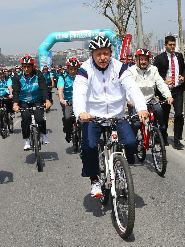<p><strong><span style="color:#FFFFFF">Erdoğan, bisiklet turunun ardından basın açıklamasında konuştu:</span></strong></p>
