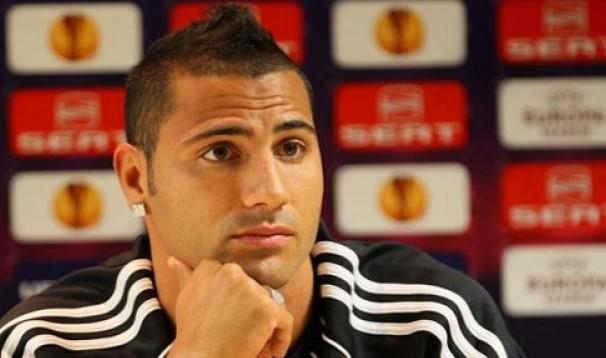 Quaresma: Dört yaşında futbol oynamaya başlayan Portekizli, on yaşında Sporting Lizbon altyapısına girdi. Yeteneğiyle bir anda tüm dikkatleri üzerine çeken Quaresma, 17 yaşında Porto ile oynanan lig maçında ilk kez A takım formasıyla sahaya çıktı. Quaresma kazandığı ilk parayla altın kolye ve yüzük almış.