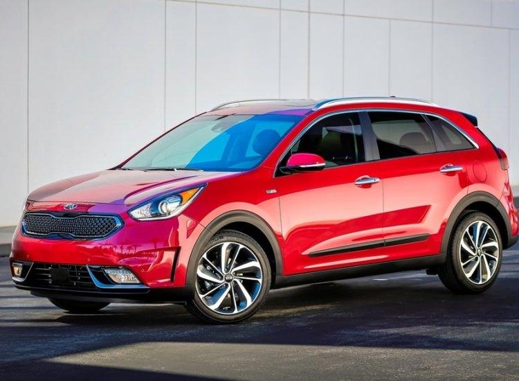 <p><strong>YÜKSEK DONANIM VE TEK FİYATLA SATILACAK</strong></p>

<p>ABD’yi uçtan uca en düşük yakıt tüketimiyle geçerek resmi olarak Guinness Rekorlar Kitabı’na giren hibrit SUV Niro, Türkiye’de 123 bin 900 liralık fiyatla satılıyor. 3.8 lt/100km yakıt tüketimiyle sınıfının en tutumlu ve çevreci ürünü olarak öne çıkan Niro’nun paralel hibrit sisteminde 1.6 litre hacimli direkt enjeksiyonlu benzinli ve lityum-iyon polimer batarya ile 32 kW elektrikli motoru 141 beygirlik bir güç sunuyor. </p>
