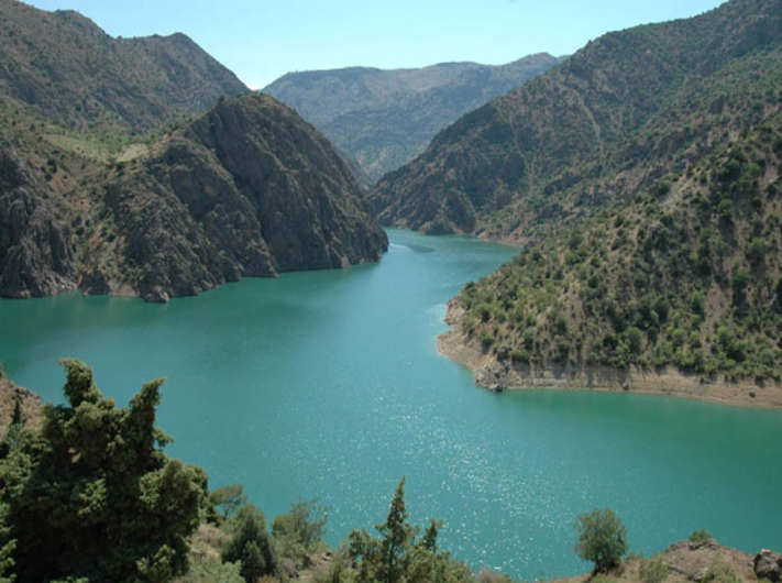 <p>Tunceli<br />
<br />
Nüfusu: 82 193 <br />
Toplam otomobil sayısı: 3 187<br />
Kaç kişiye bir otomobil düşüyor: 25,8</p>