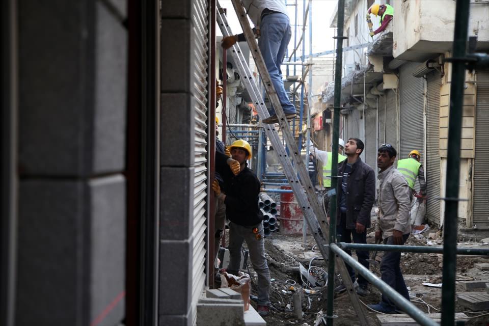 <p>İnşallah cazibe merkezi haline getirecek. Sur, devletin katkısıyla maddi ve manevi olarak hak ettiği değere inşallah kavuşacak."</p>
