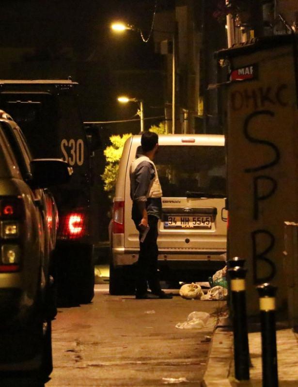 <p>Operasyon kapsamında bir kişi de gözaltına alınarak Vatan Caddesi'ndeki İstanbul Emniyet Müdürlüğü binasına götürüldü.</p>