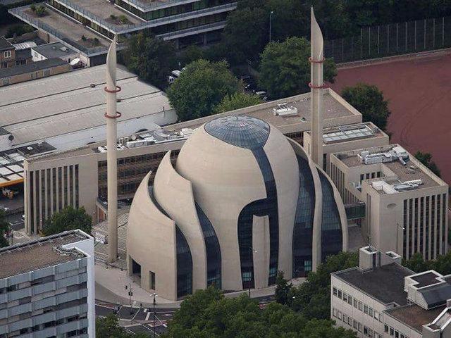 <p>Köln Merkez Camii, Almanya</p>
